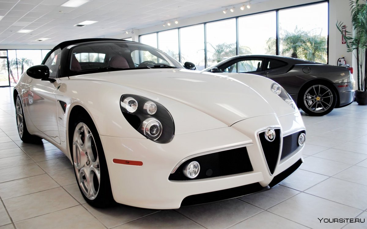 Alfa Romeo 8c белая