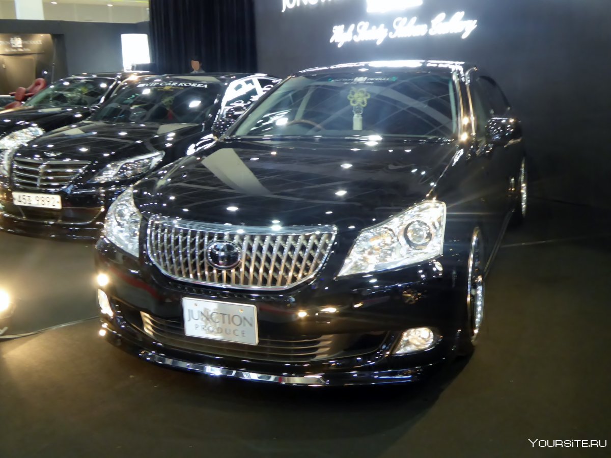 Toyota Crown Majesta 2012