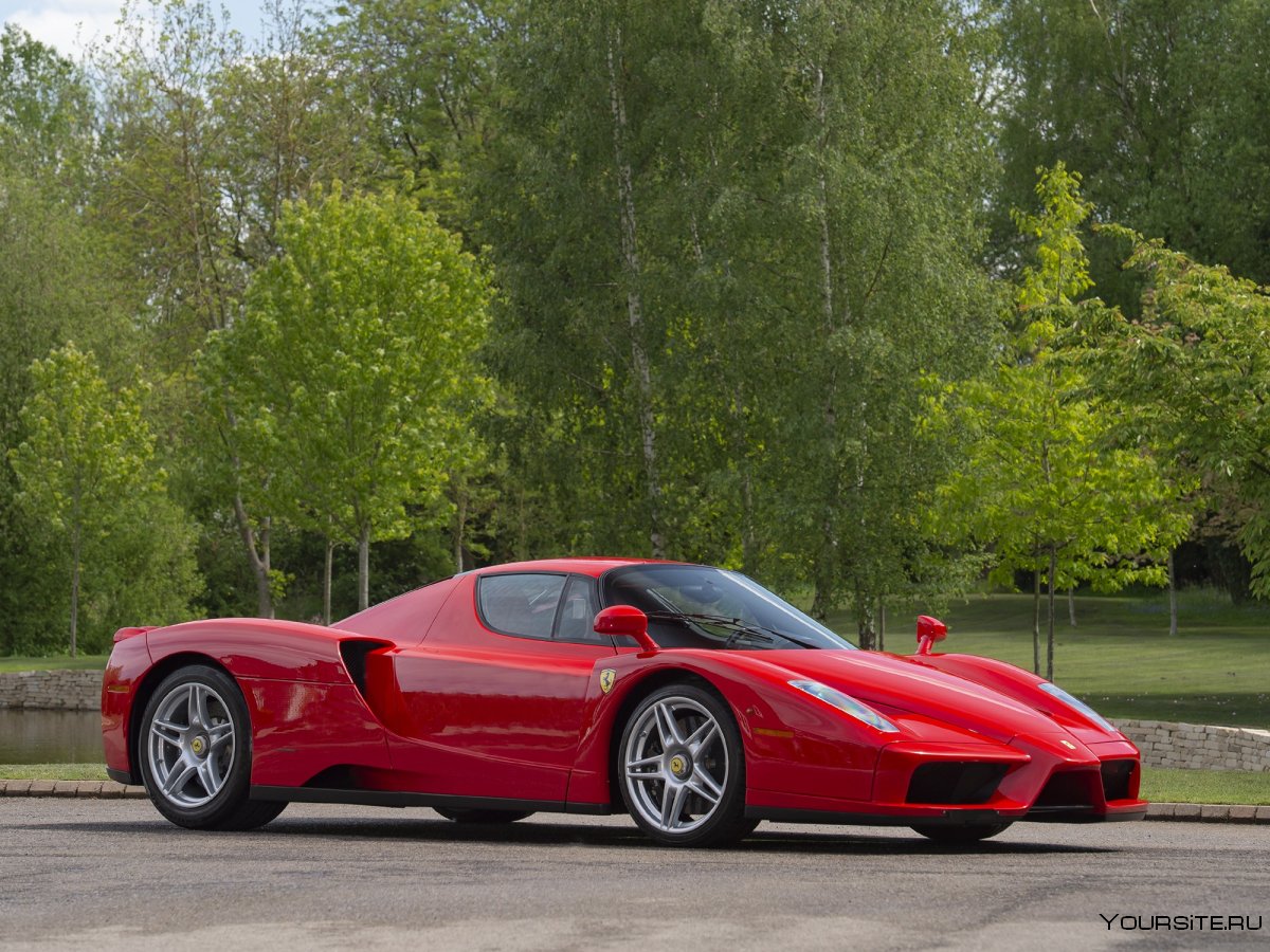 Автомобиль Enzo Ferrari