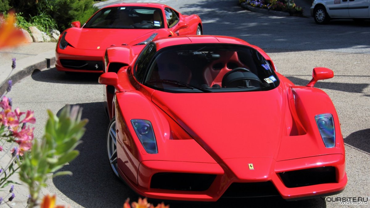 Автомобиль Enzo Ferrari
