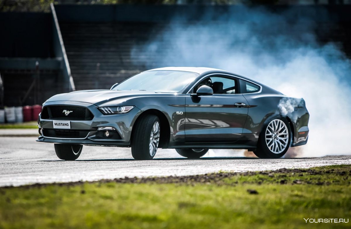 Ford Mustang 2022 графит
