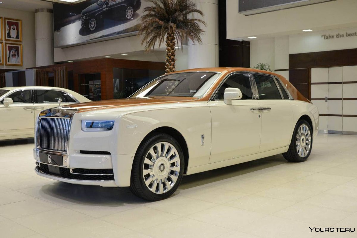 Rolls-Royce Phantom 2018 белый