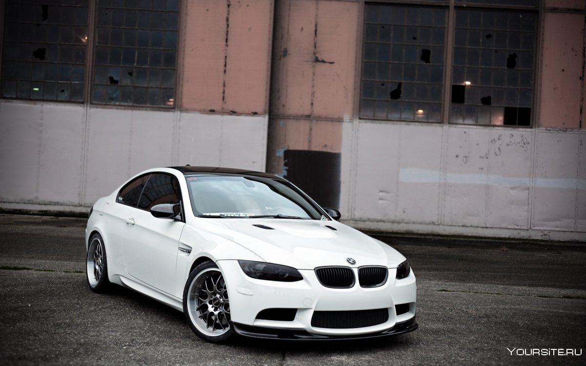 BMW e92 белая с черной крышей