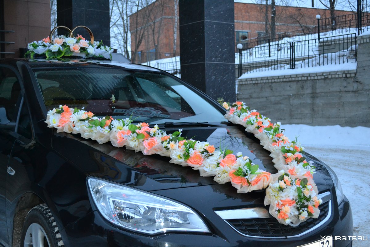 Украшение машины на свадьбу персиковый цвет