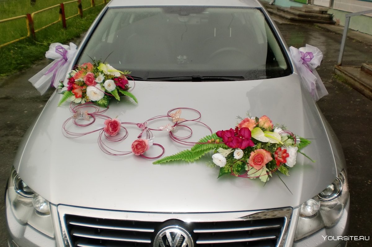 Необычное украшение машины на свадьбу