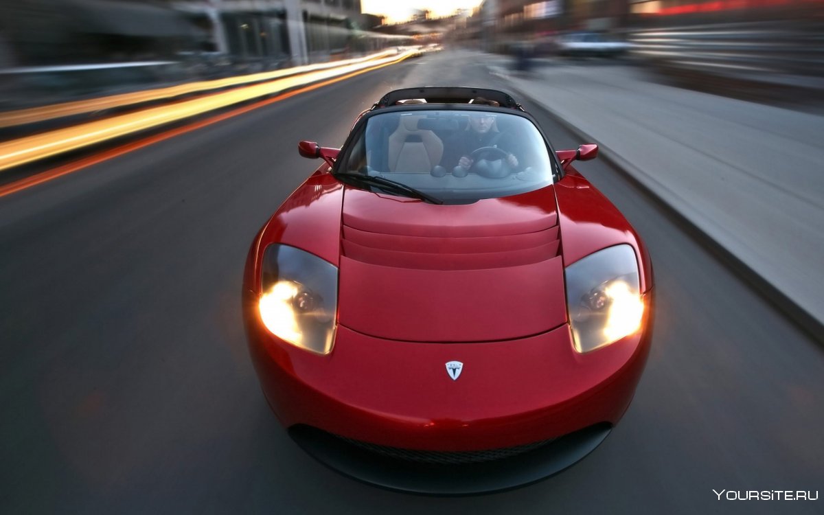 Красный Tesla Roadster