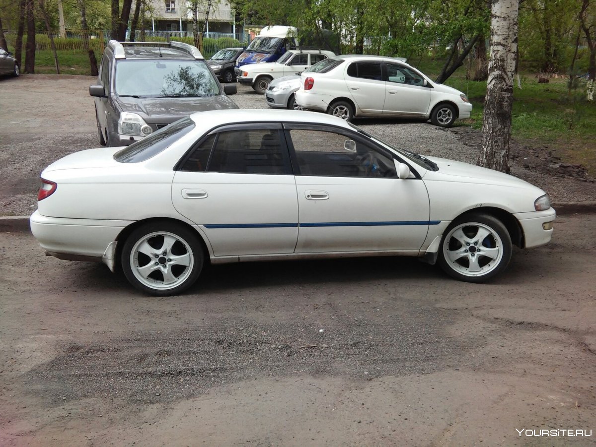 Toyota Carina 1995 белая