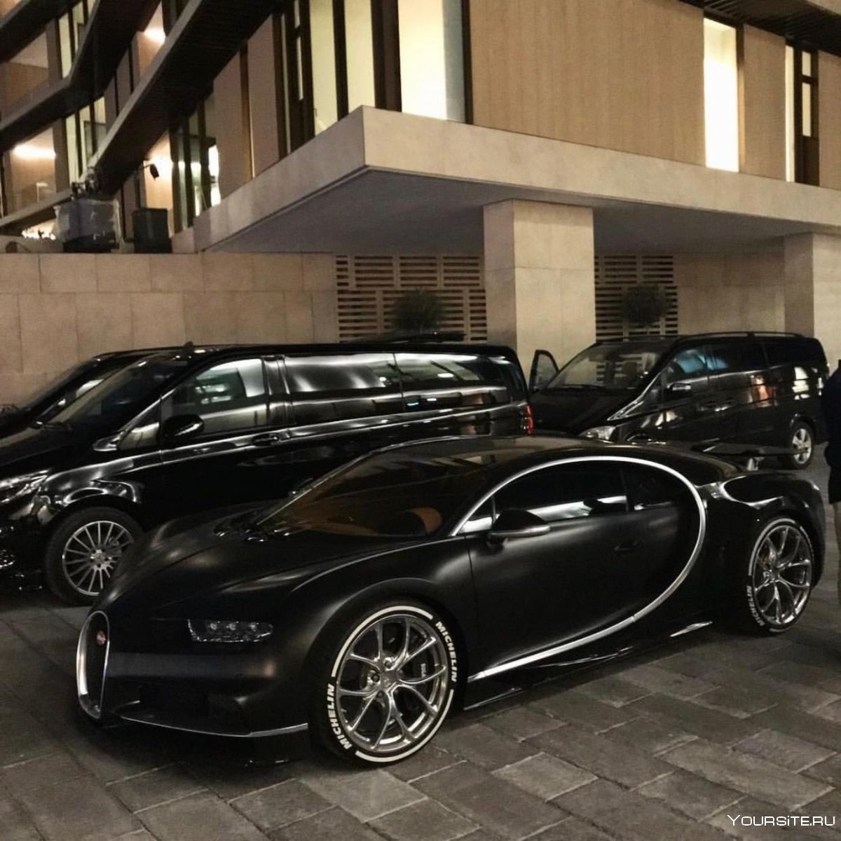 Bugatti Chiron черный