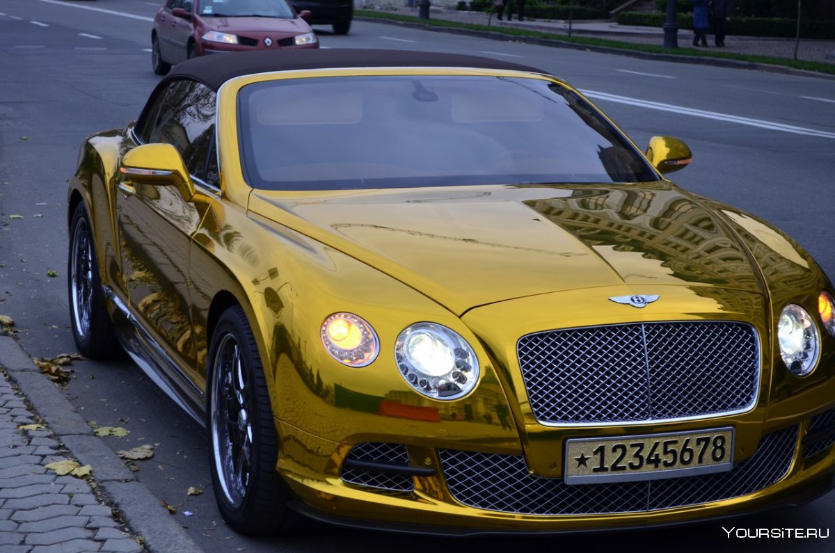 Bentley Continental золотой 2020