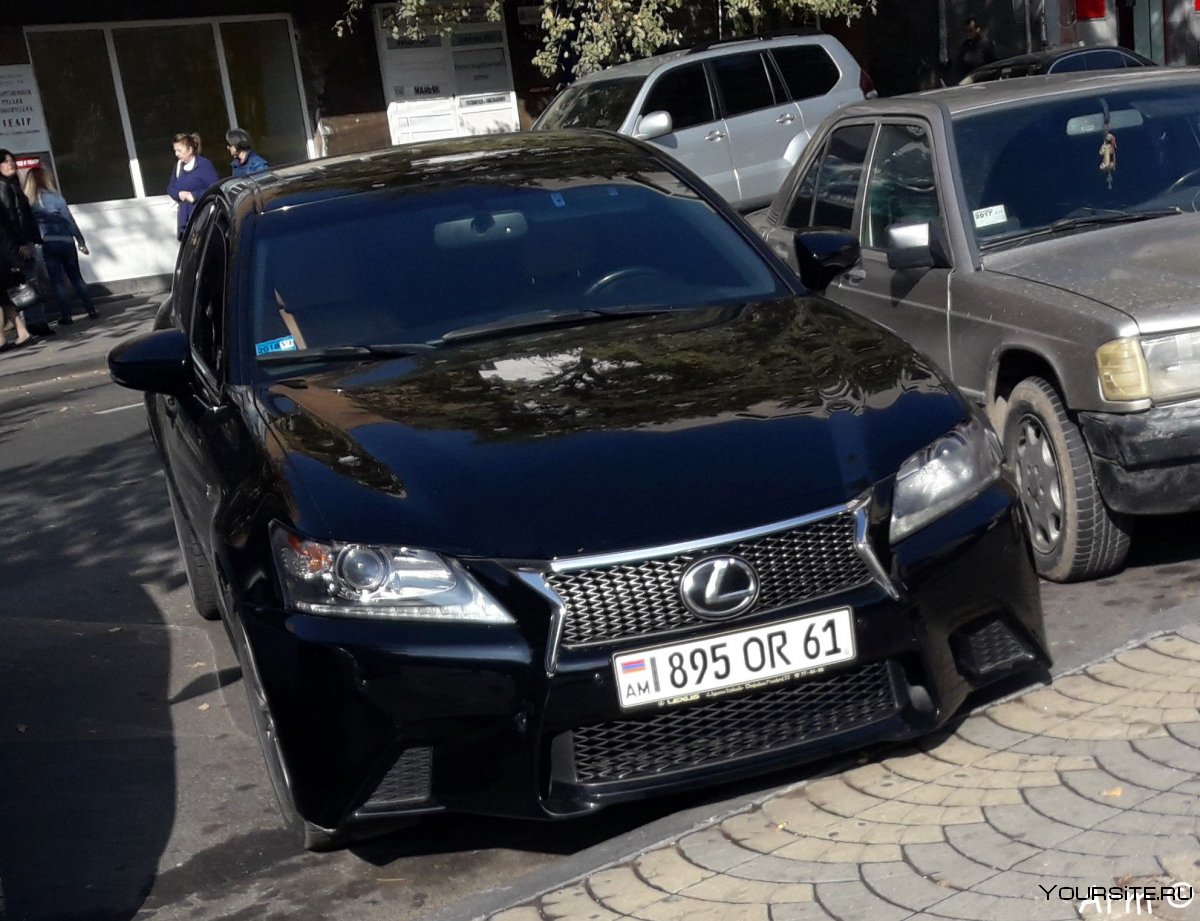 Lexus UC 200 Armenia