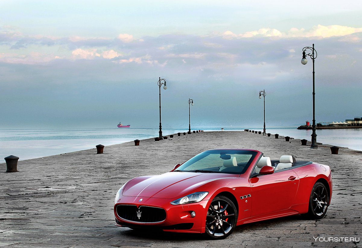 Maserati GRANCABRIO красный