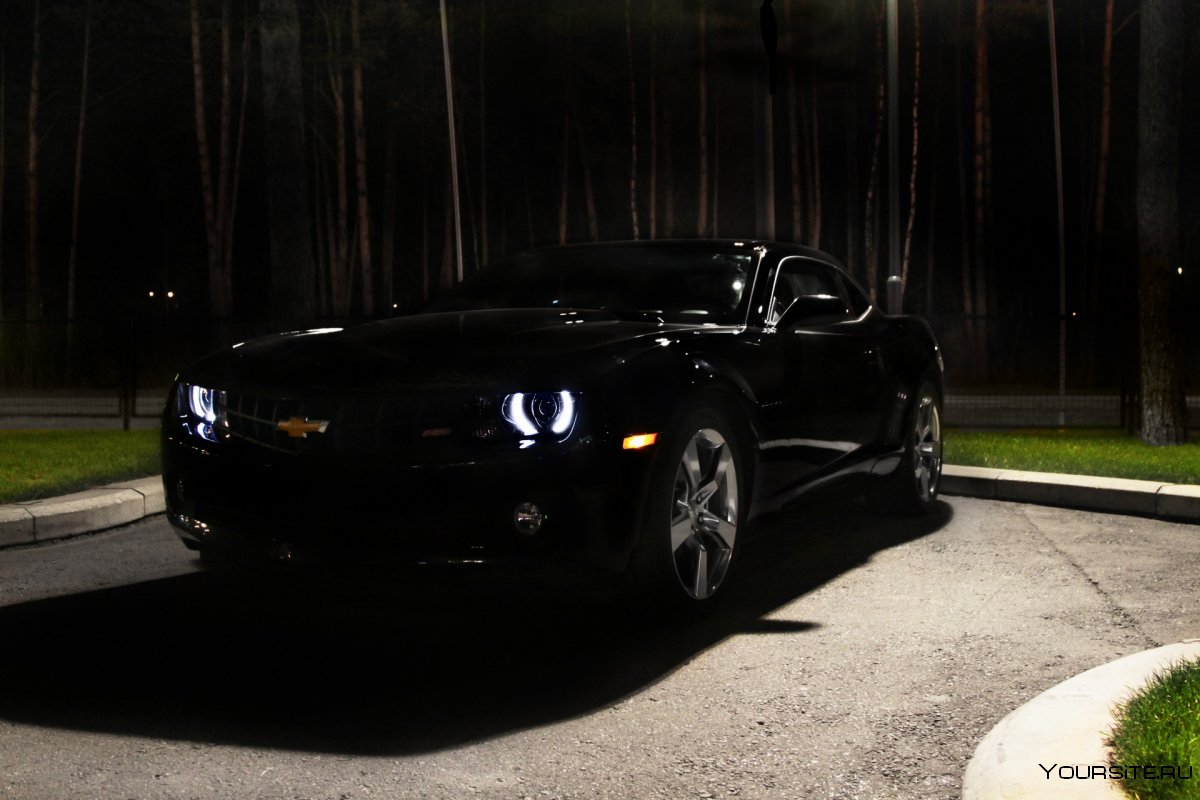 Chevrolet Camaro ночью