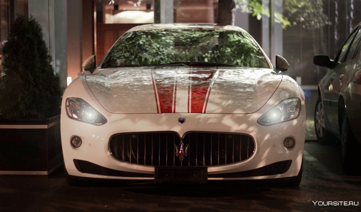 Maserati Gran Turismo ночью