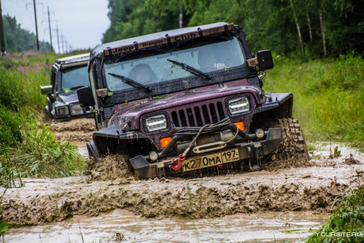 Jeep Wrangler внедорожник грязь