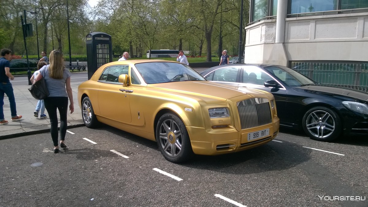 Золотой Rolls Royce