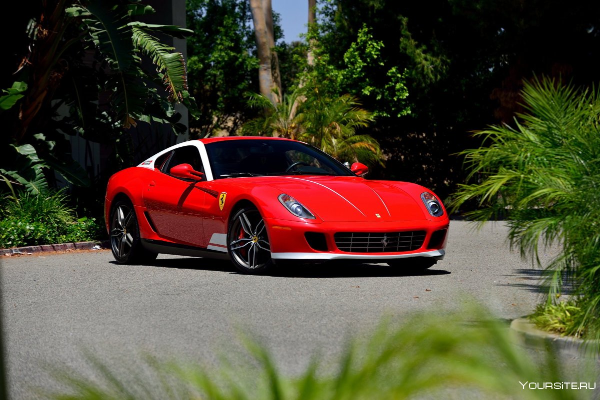 Ferrari 599 красная