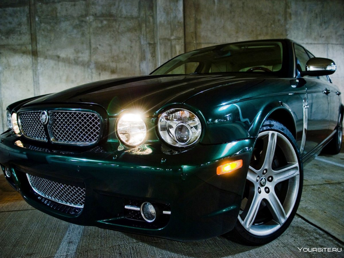 Jaguar XJ зеленый металлик