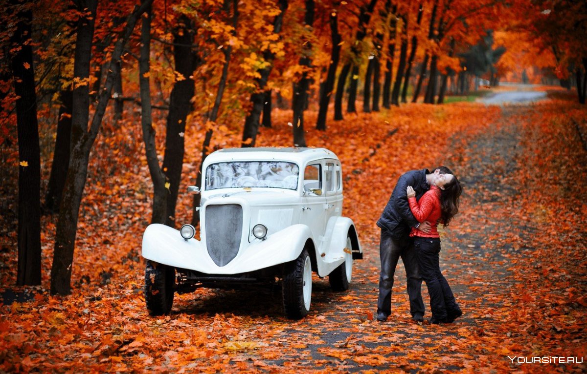 Фотосессия с машиной осенью