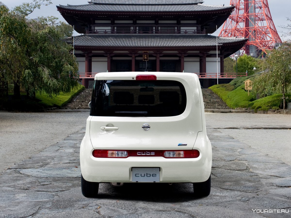 Nissan Cube z12 в Японии