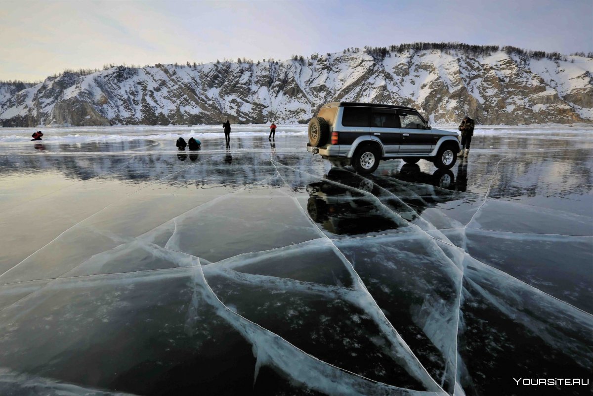 Джипы на Байкале зимой