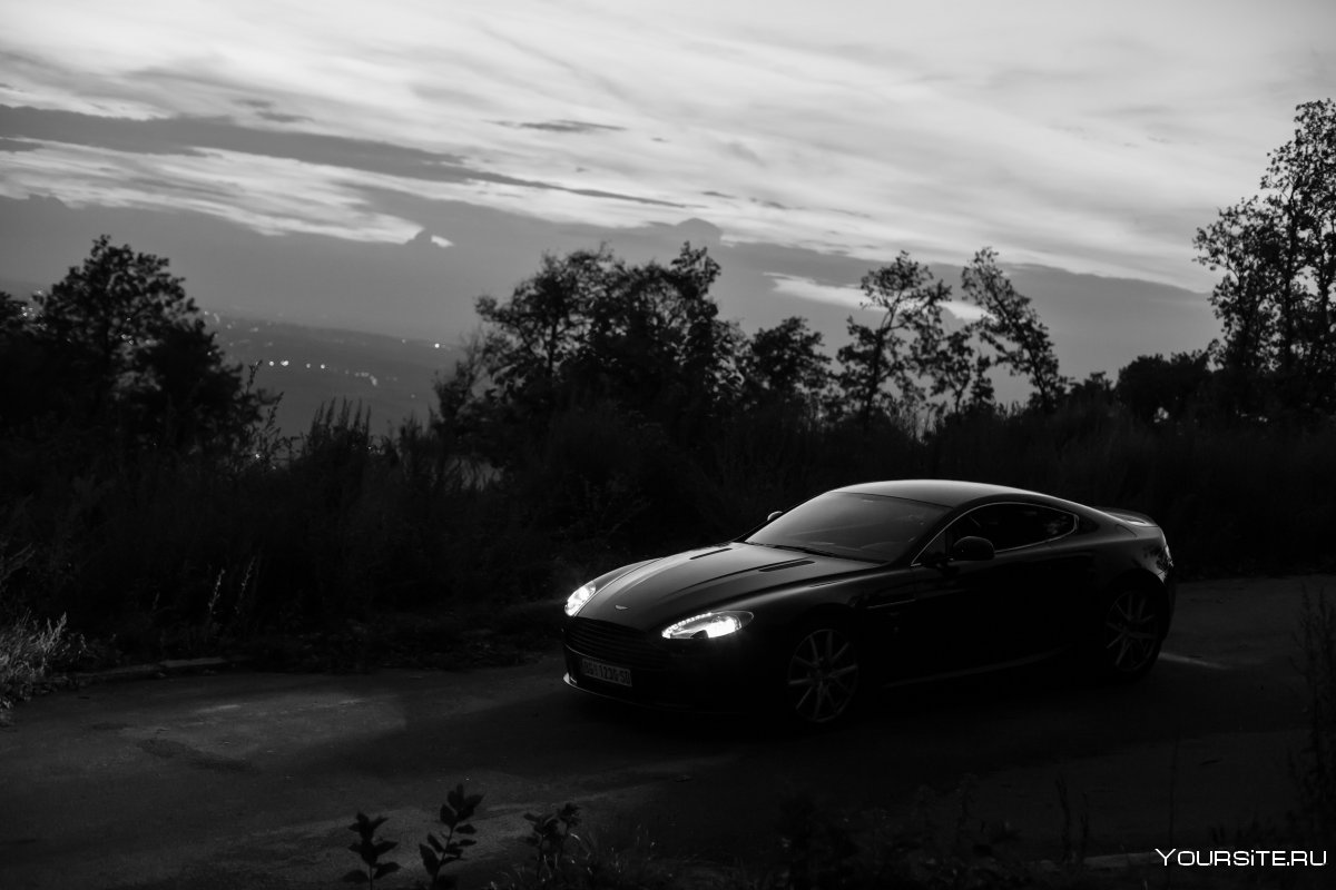 Aston Martin 8