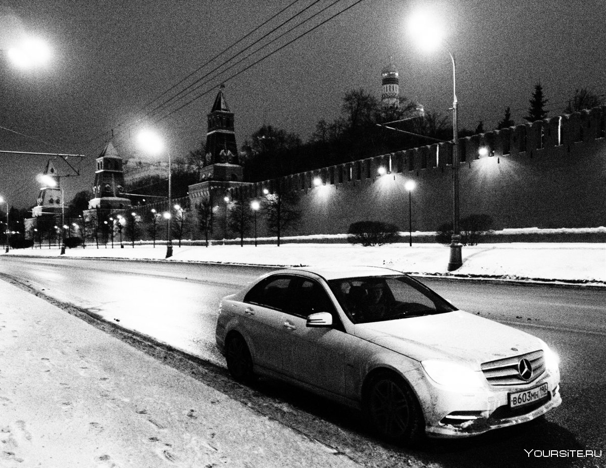Мерседес в ночной Москве
