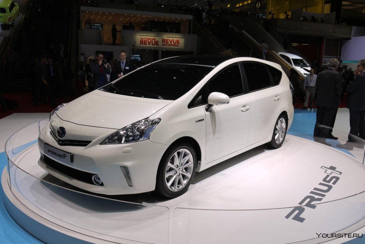 Toyota Prius v Plus 2015