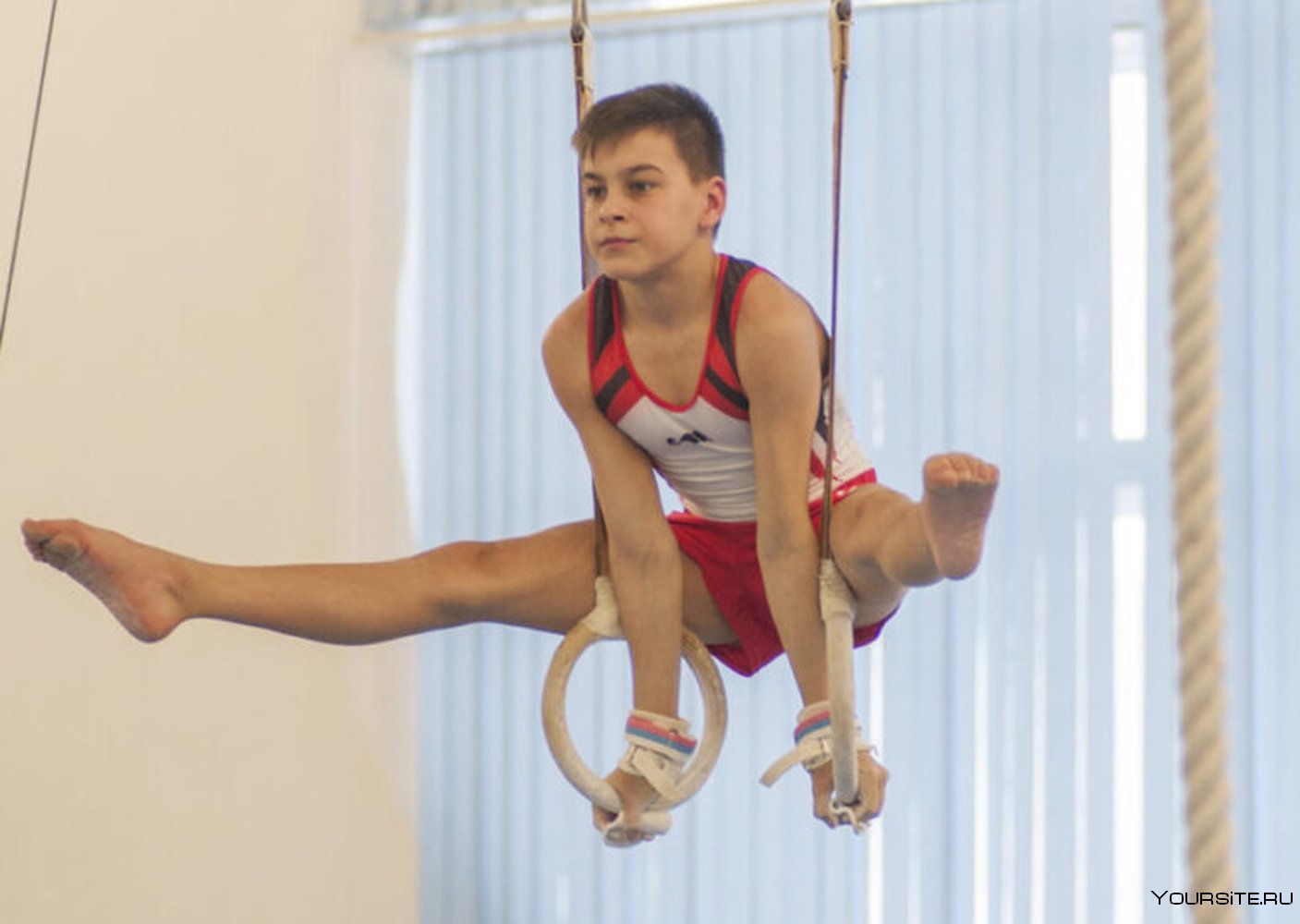 Спортивные мальчики 8 лет. Спортивная гимнастика Олимп. Олимп Тольятти спортивная гимнастика 2022. Мальчик гимнаст.