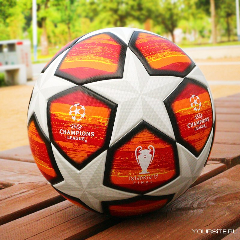 Футбольный мяч Лиги чемпионов 2021