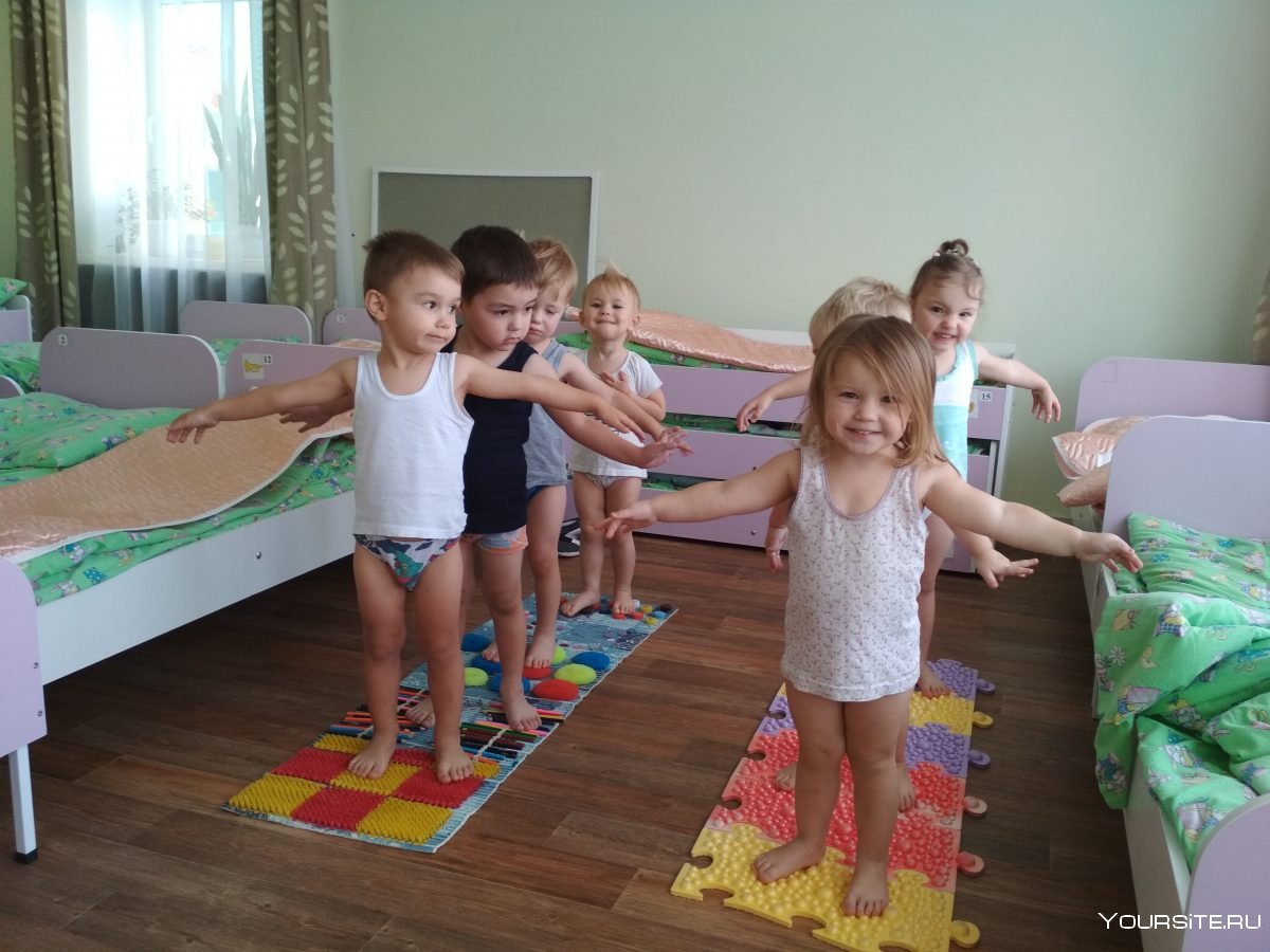Бодрящая гимнастика в младшей группе детского сада