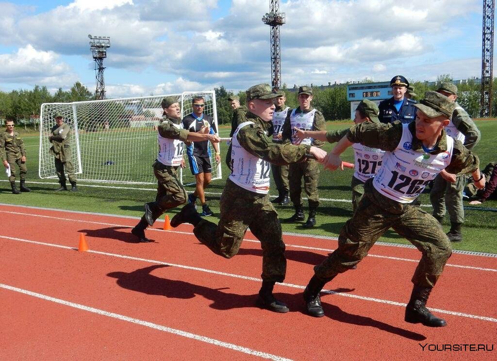 Военные занимаются спортом