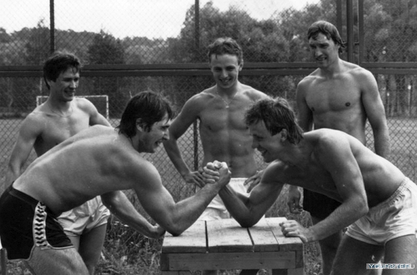 В советское время мужчины. Фетисов,Харламов, Ларионов, Касатонов. Любера 1980.