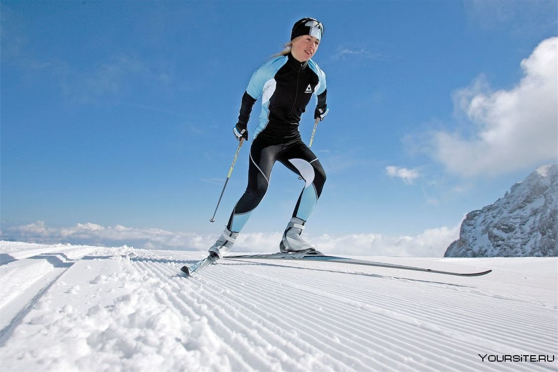 Современный лыжный спорт лыжного спорта. Лыжи Сумит Фишер. Лыжник. Бег на лыжах. Горнолыжный спорт.