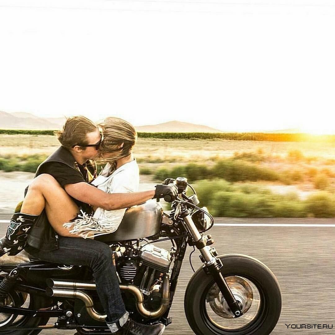 Девушка с парнем на Красном мотоцикле