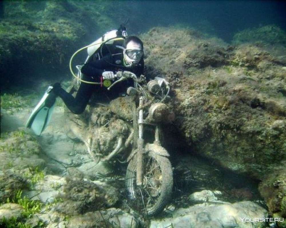 Мотоцикл под водой