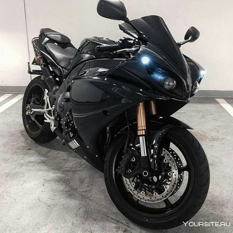 Yamaha r1 черный
