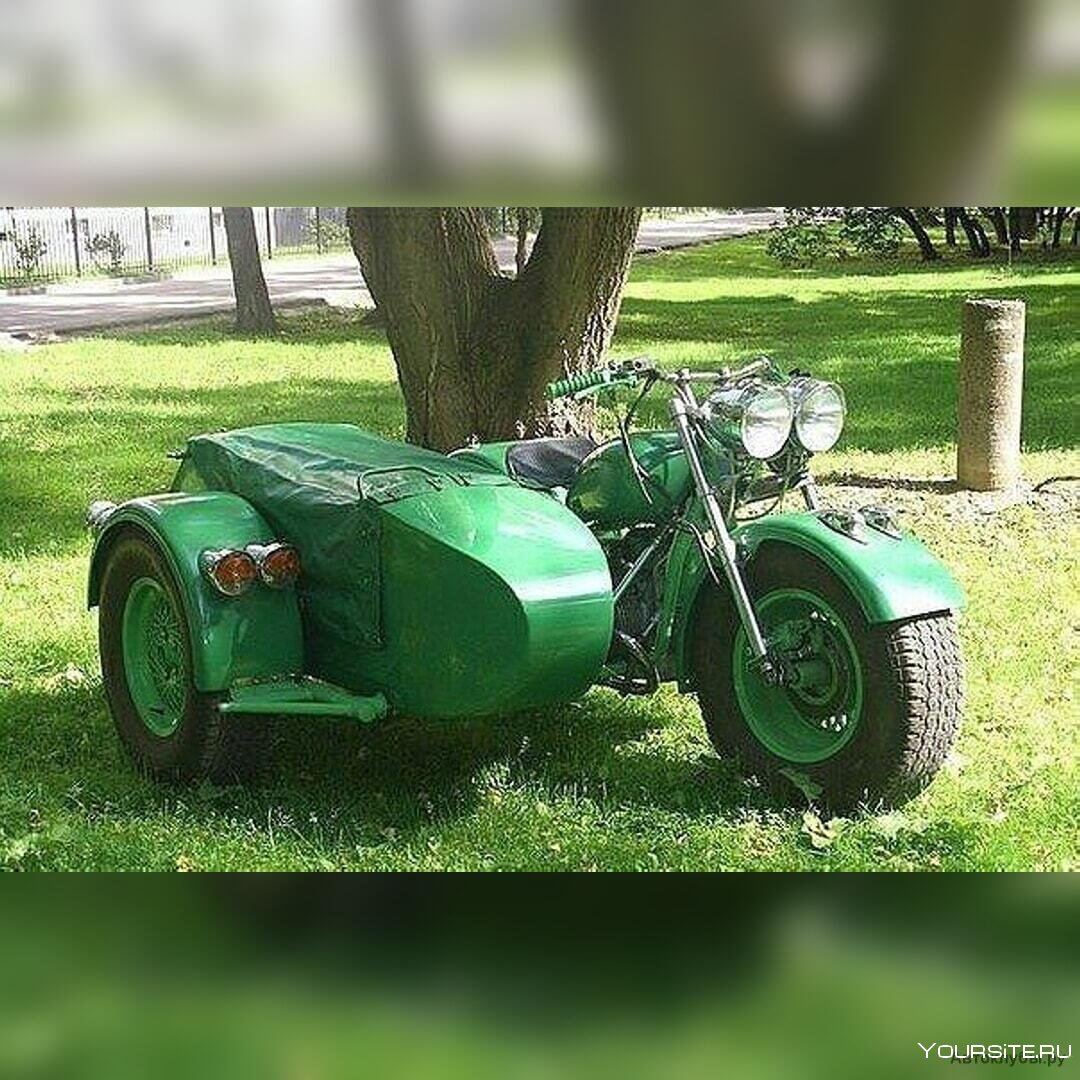Мотоцикл Урал 103 с стеклом