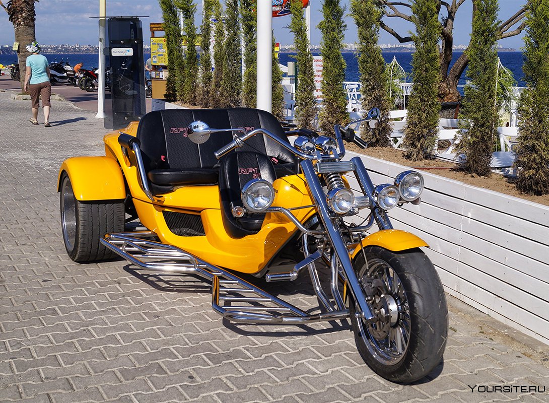 Трехместный мотоцикл