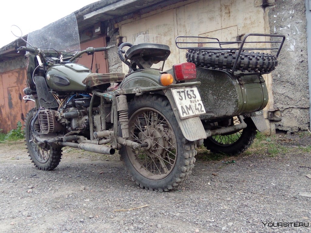 Мотоцикл Урал с коляской полный привод