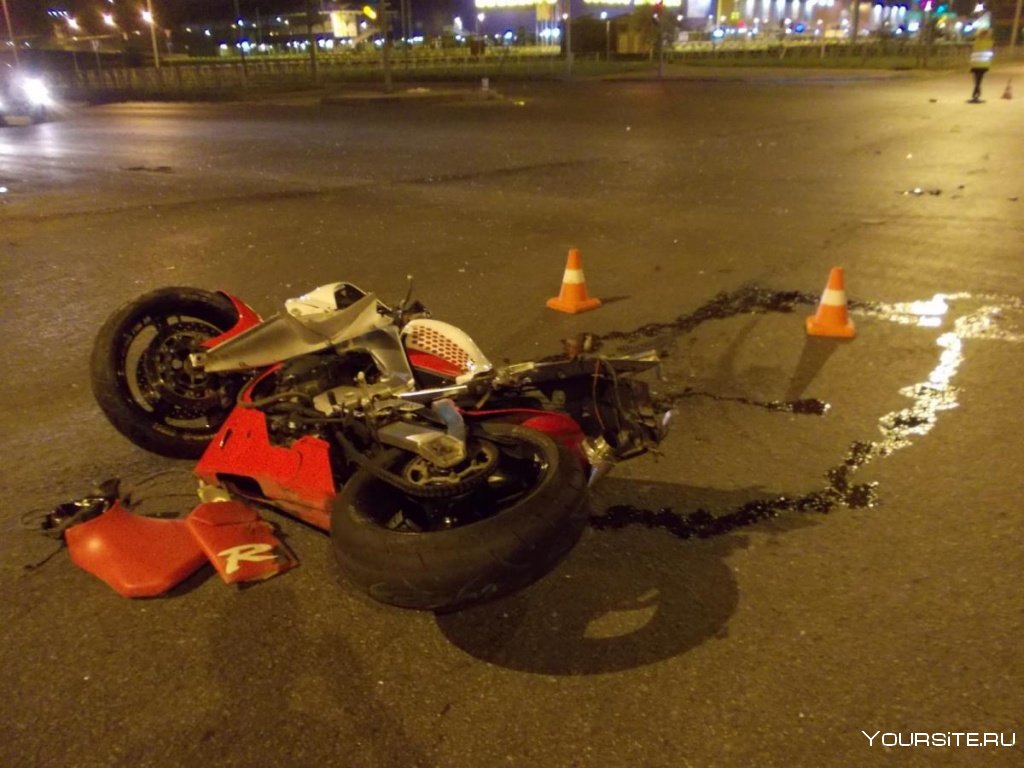 Разбитый Honda cbr1000rr