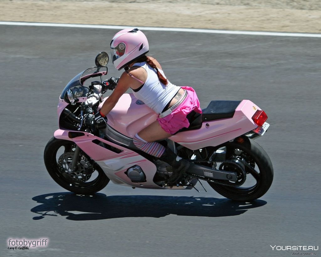 Нежно розовый мотоцикл