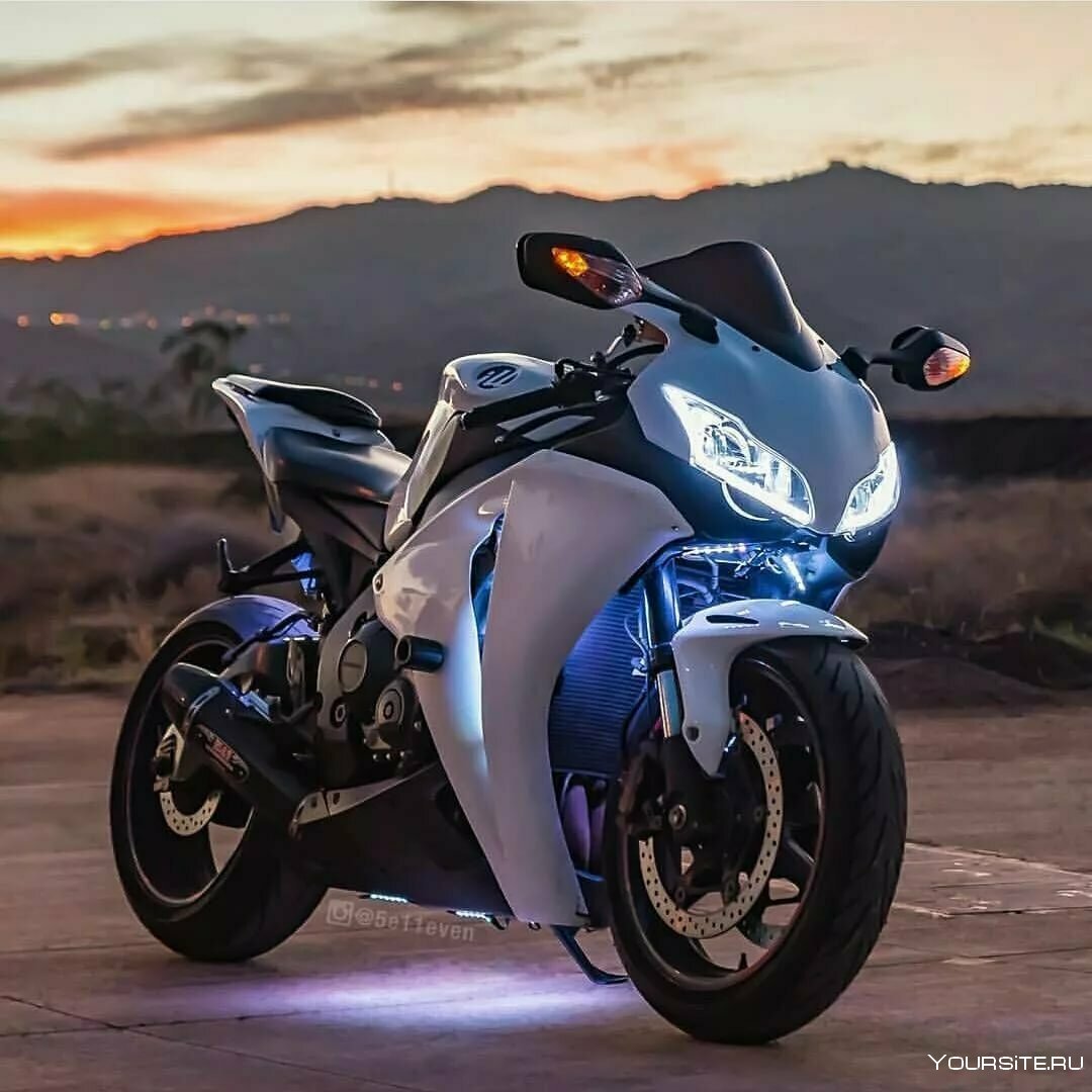 Спортбайк Honda cbr1000rr