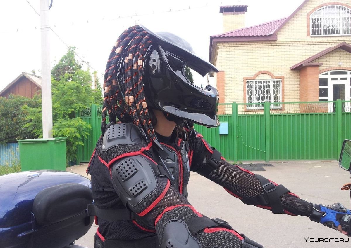 Шлем мотоциклетный с дредами