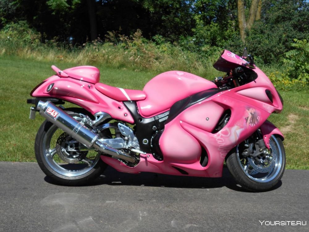 Девушка на розовом мотоцикле