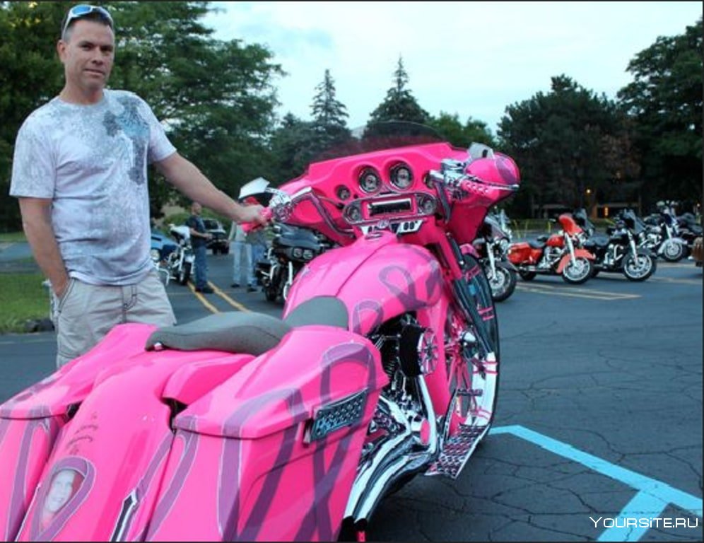 Девочка на мотоцикле мотик розовый