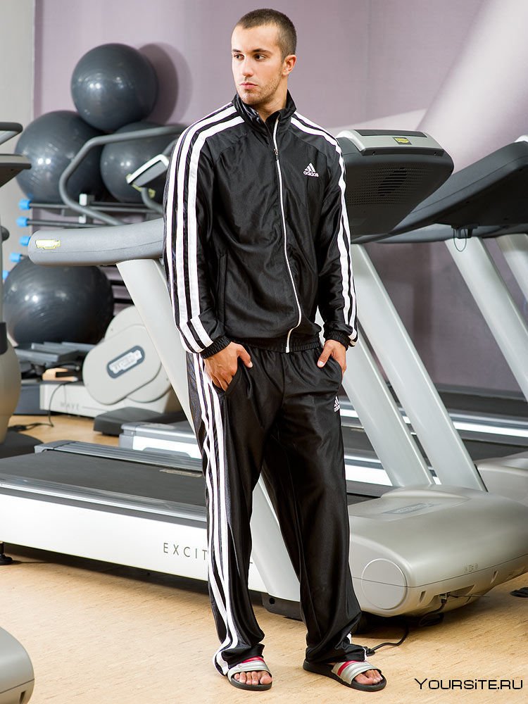 Видео спортивный костюм. Спортивный костюм adidas Classic 2023. Парень в спортивном костюме. Спортивные мужчины в спортивках. Спортивный пацан в спортивном костюме.