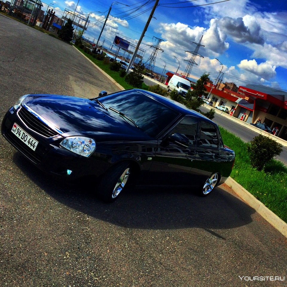 Лада Приора черная