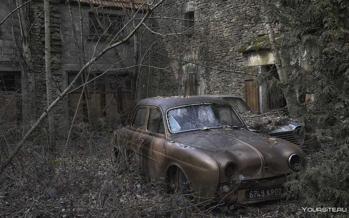Старые брошенные автомобили