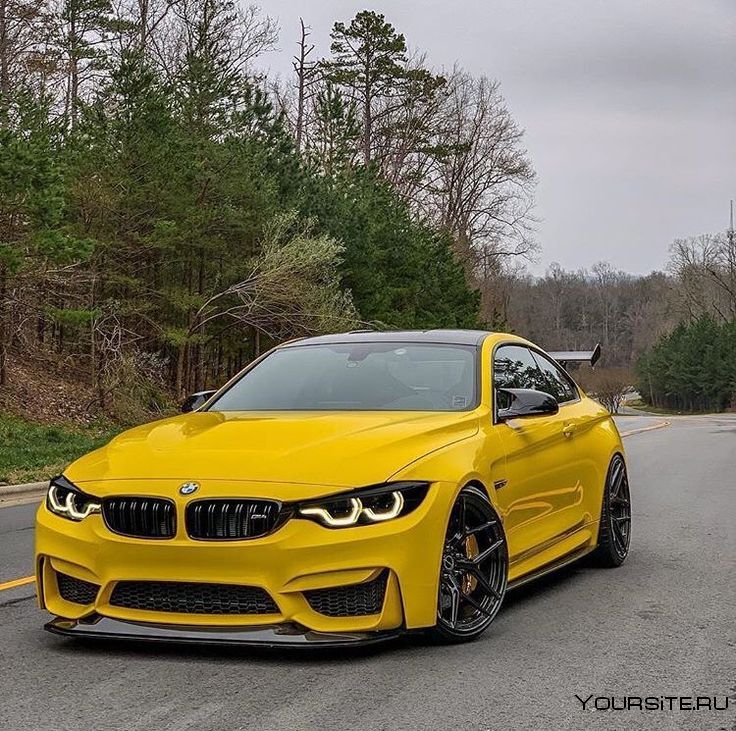 BMW m4 желтая