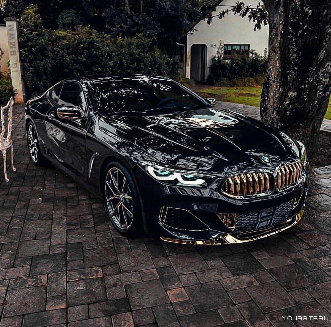 BMW 8 Series g15 черная